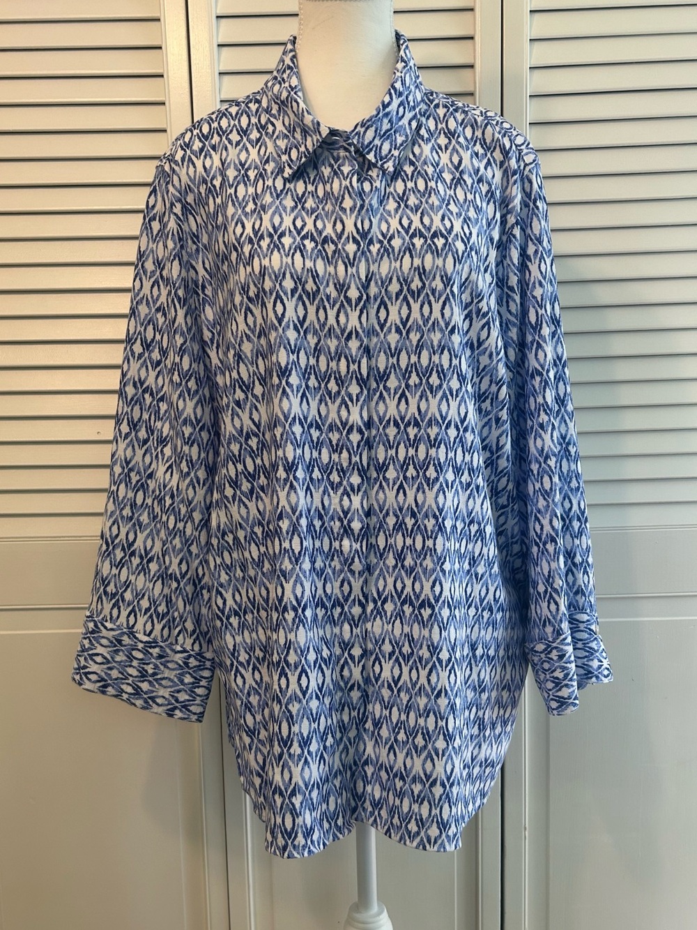 John Mark Long Sleeve Tunic Blouse Blue/White Size 1X  EUC